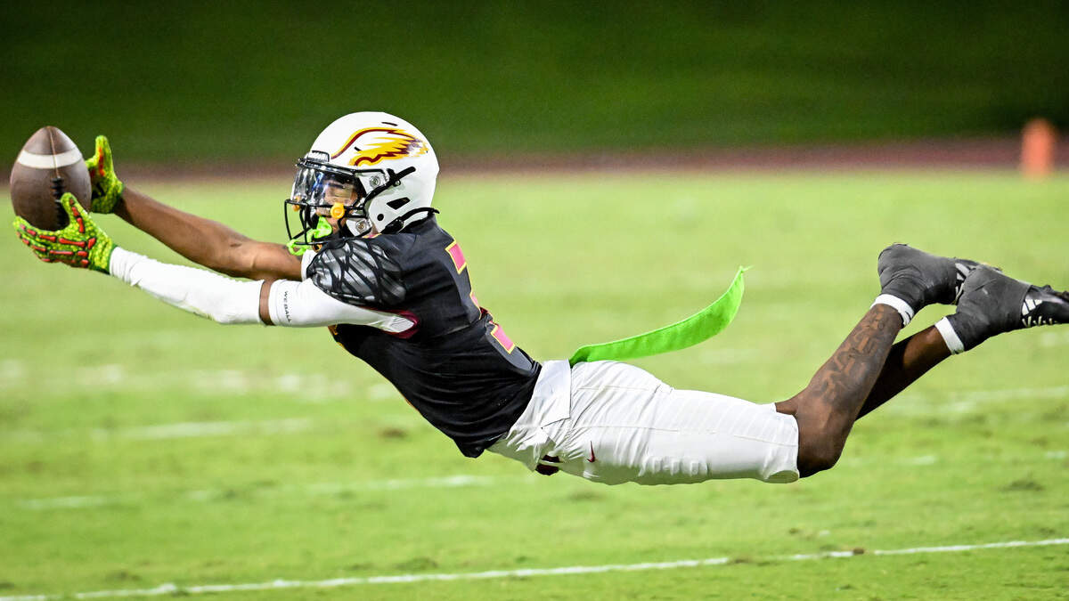 Former Clovis West WR Relando Jefferson stretches out but is unable to come up with a catch in the first half of their game against Edison at Veterans Memorial Stadium in Clovis on Friday, Sept. 5, 2025. Former Clovis West WR Relando Jefferson stretches out but is unable to come up with a catch in the first half of their game against Edison at Veterans Memorial Stadium in Clovis on Friday, Sept. 5, 2025.